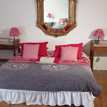 Bed and Breakfast Les Demeures De La Laigne Allas-Bocage Esterno foto