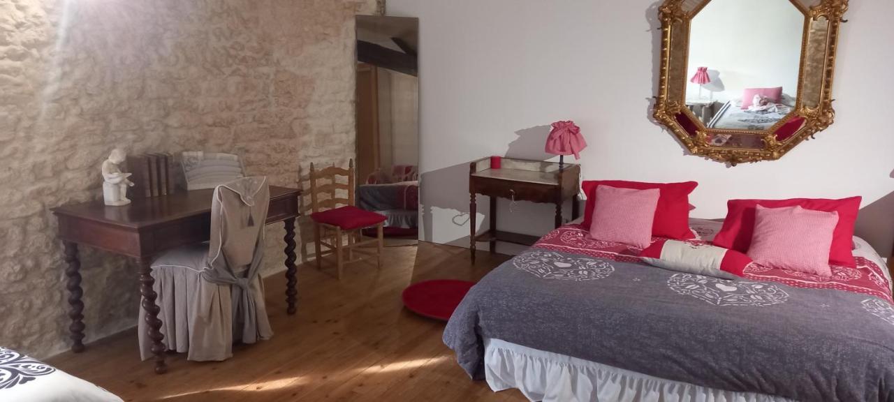 Bed and Breakfast Les Demeures De La Laigne Allas-Bocage Esterno foto