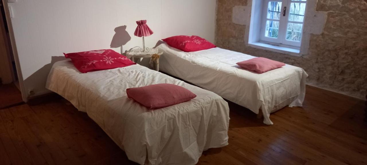 Bed and Breakfast Les Demeures De La Laigne Allas-Bocage Esterno foto