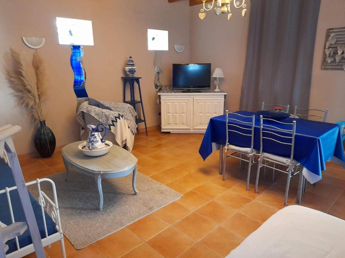 Bed and Breakfast Les Demeures De La Laigne Allas-Bocage Esterno foto