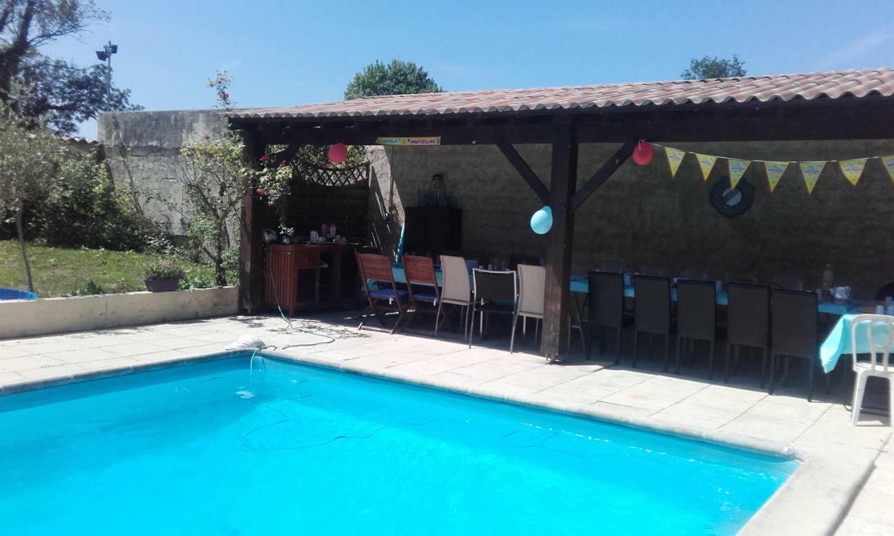Bed and Breakfast Les Demeures De La Laigne Allas-Bocage Esterno foto
