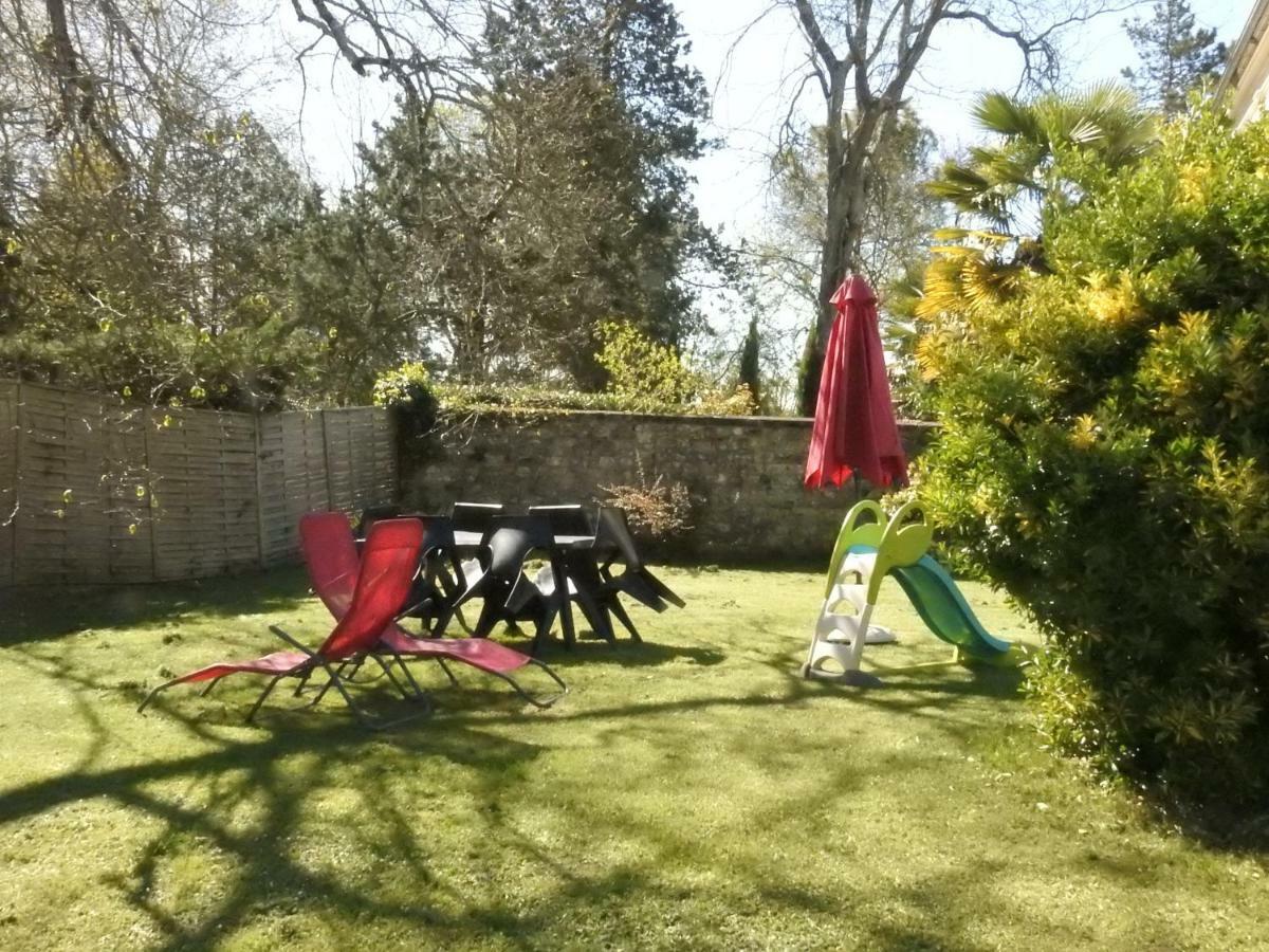 Bed and Breakfast Les Demeures De La Laigne Allas-Bocage Esterno foto