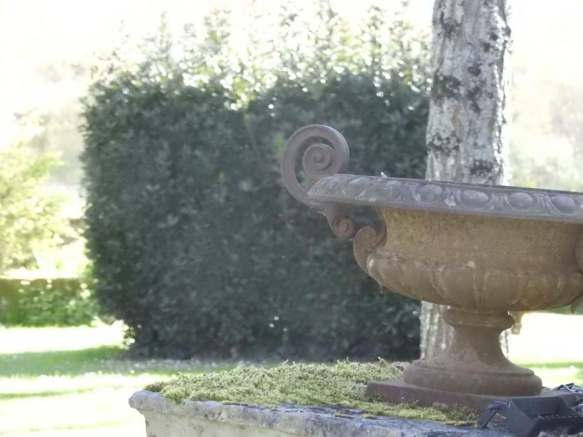 Bed and Breakfast Les Demeures De La Laigne Allas-Bocage Esterno foto