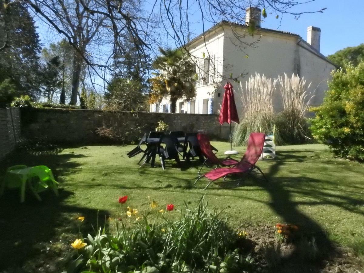 Bed and Breakfast Les Demeures De La Laigne Allas-Bocage Esterno foto