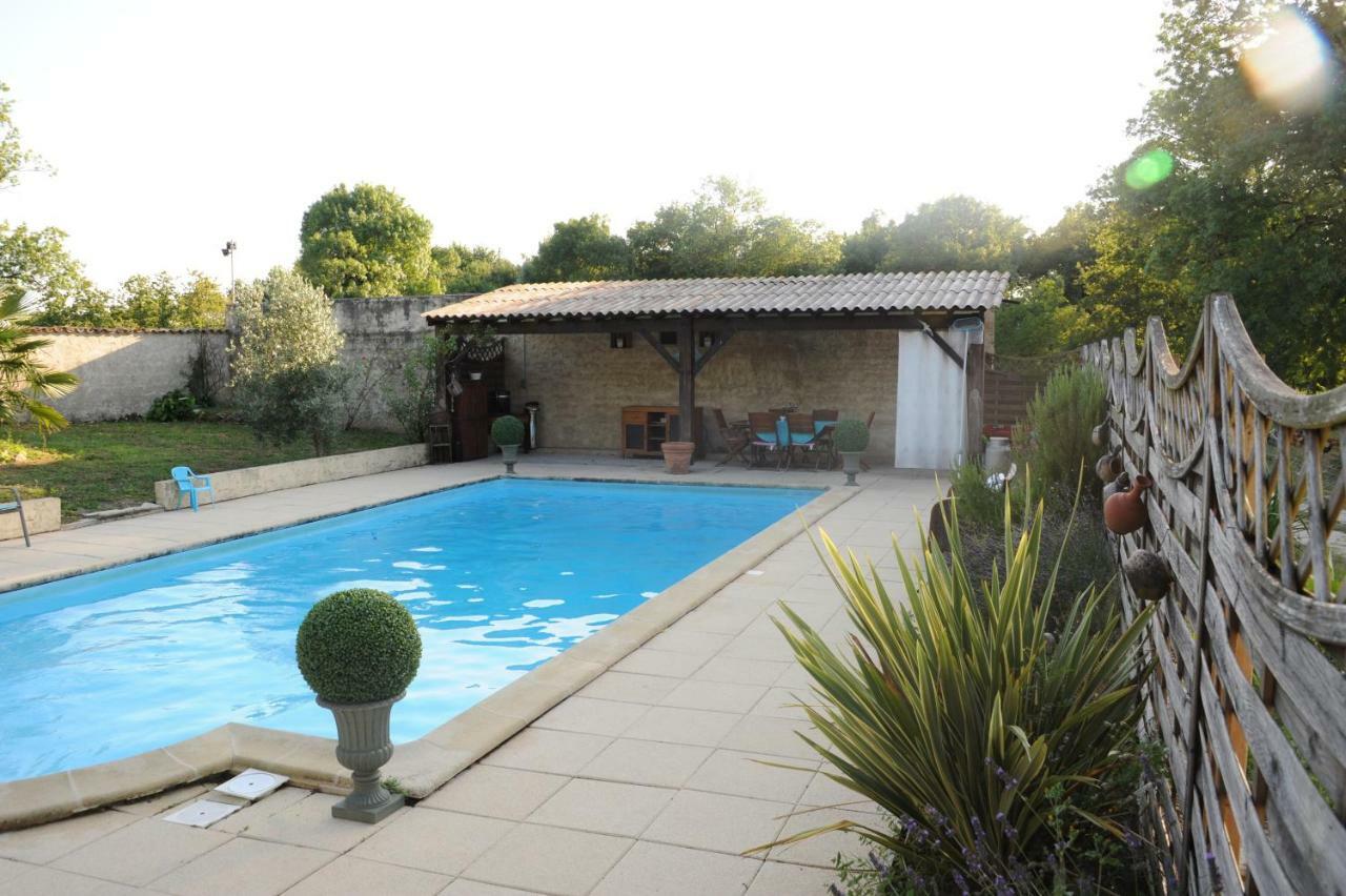 Bed and Breakfast Les Demeures De La Laigne Allas-Bocage Esterno foto