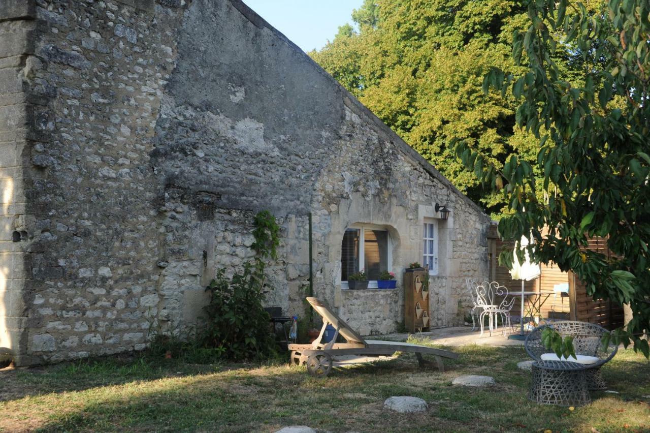 Bed and Breakfast Les Demeures De La Laigne Allas-Bocage Esterno foto