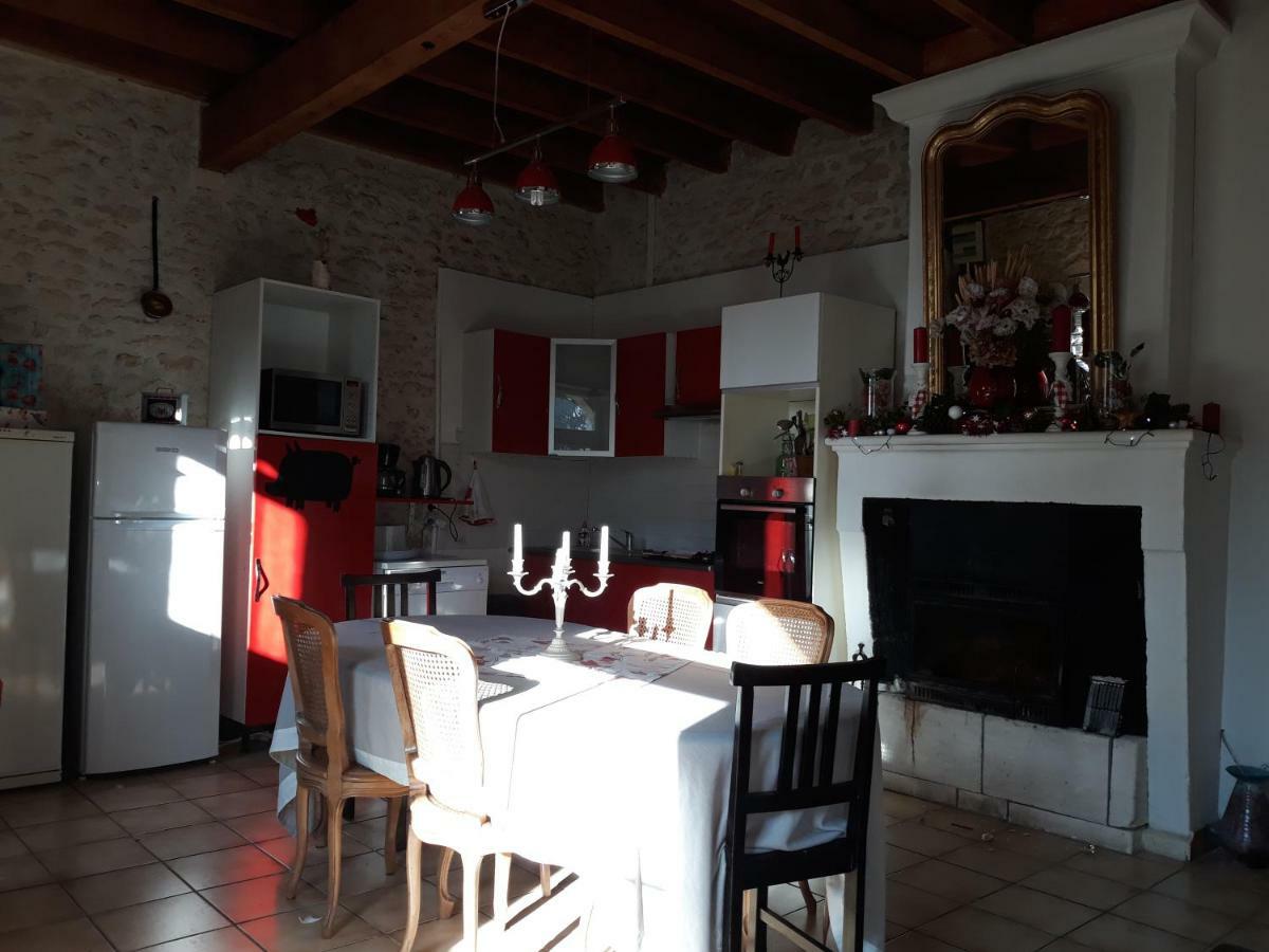 Bed and Breakfast Les Demeures De La Laigne Allas-Bocage Esterno foto