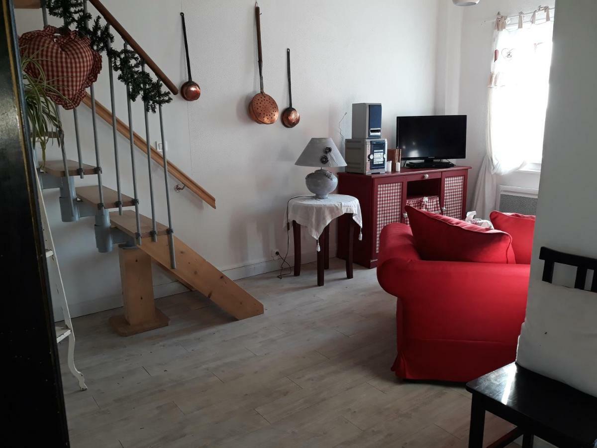 Bed and Breakfast Les Demeures De La Laigne Allas-Bocage Esterno foto