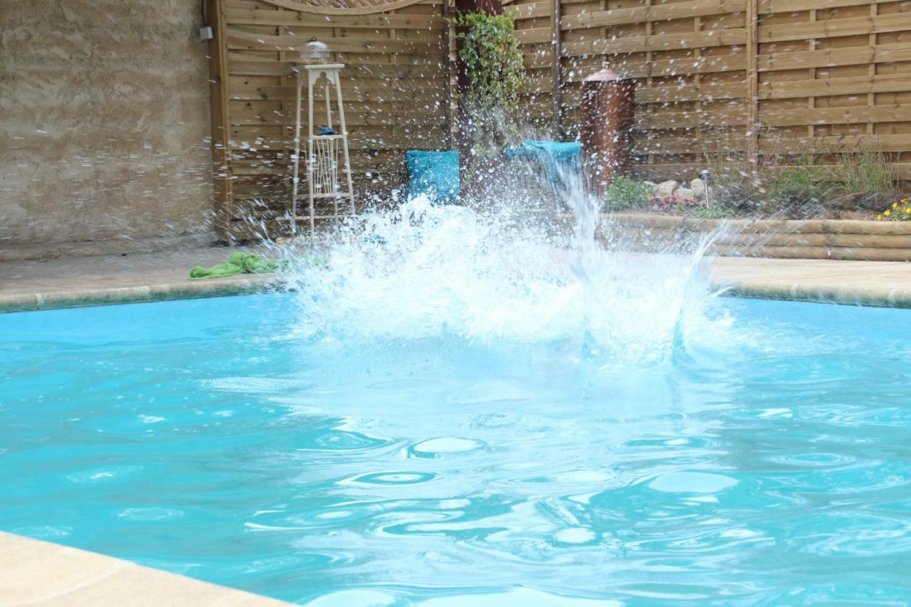 Bed and Breakfast Les Demeures De La Laigne Allas-Bocage Esterno foto