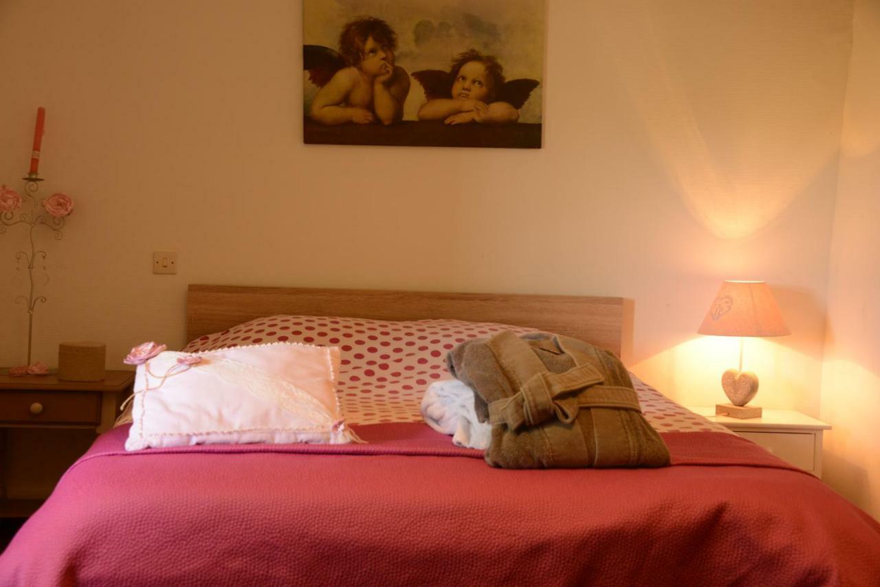 Bed and Breakfast Les Demeures De La Laigne Allas-Bocage Esterno foto