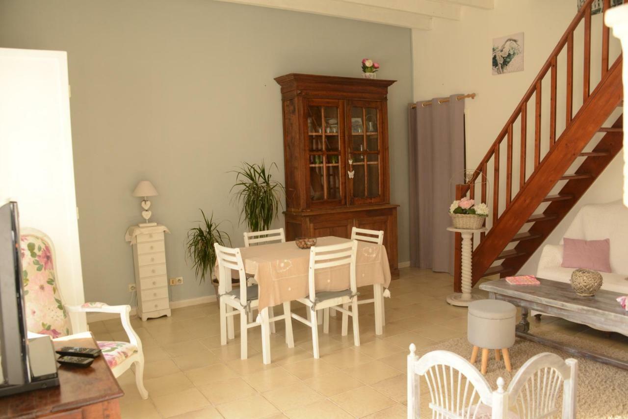 Bed and Breakfast Les Demeures De La Laigne Allas-Bocage Esterno foto