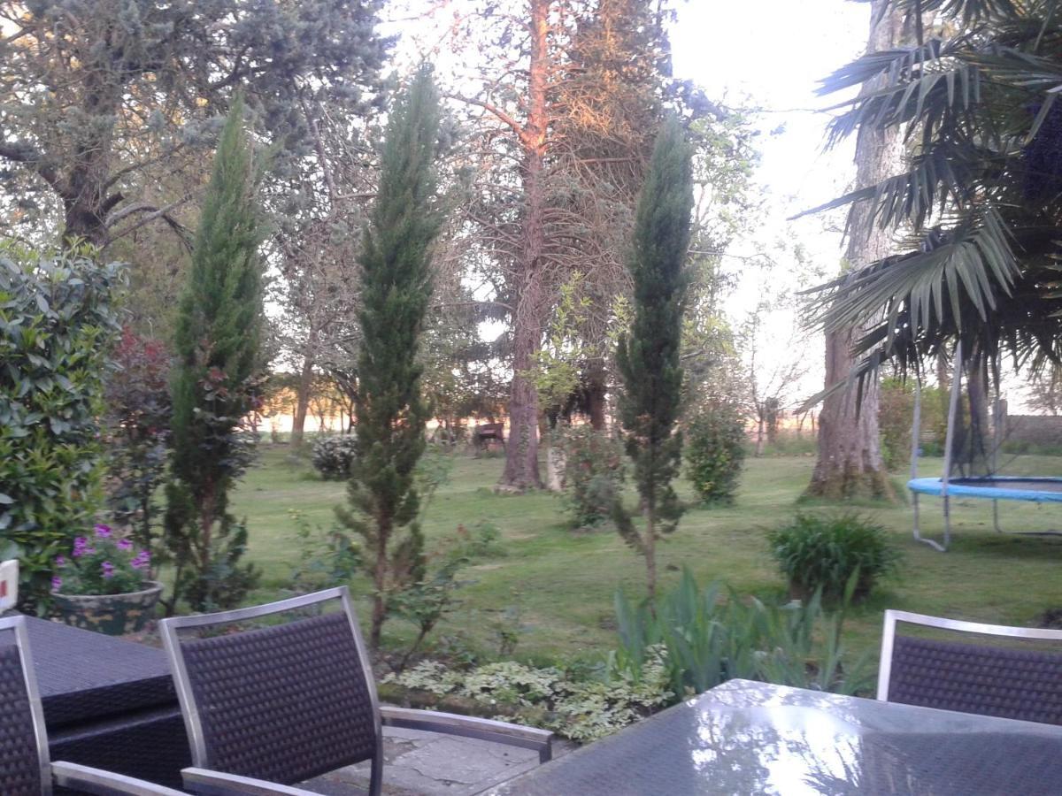 Bed and Breakfast Les Demeures De La Laigne Allas-Bocage Esterno foto